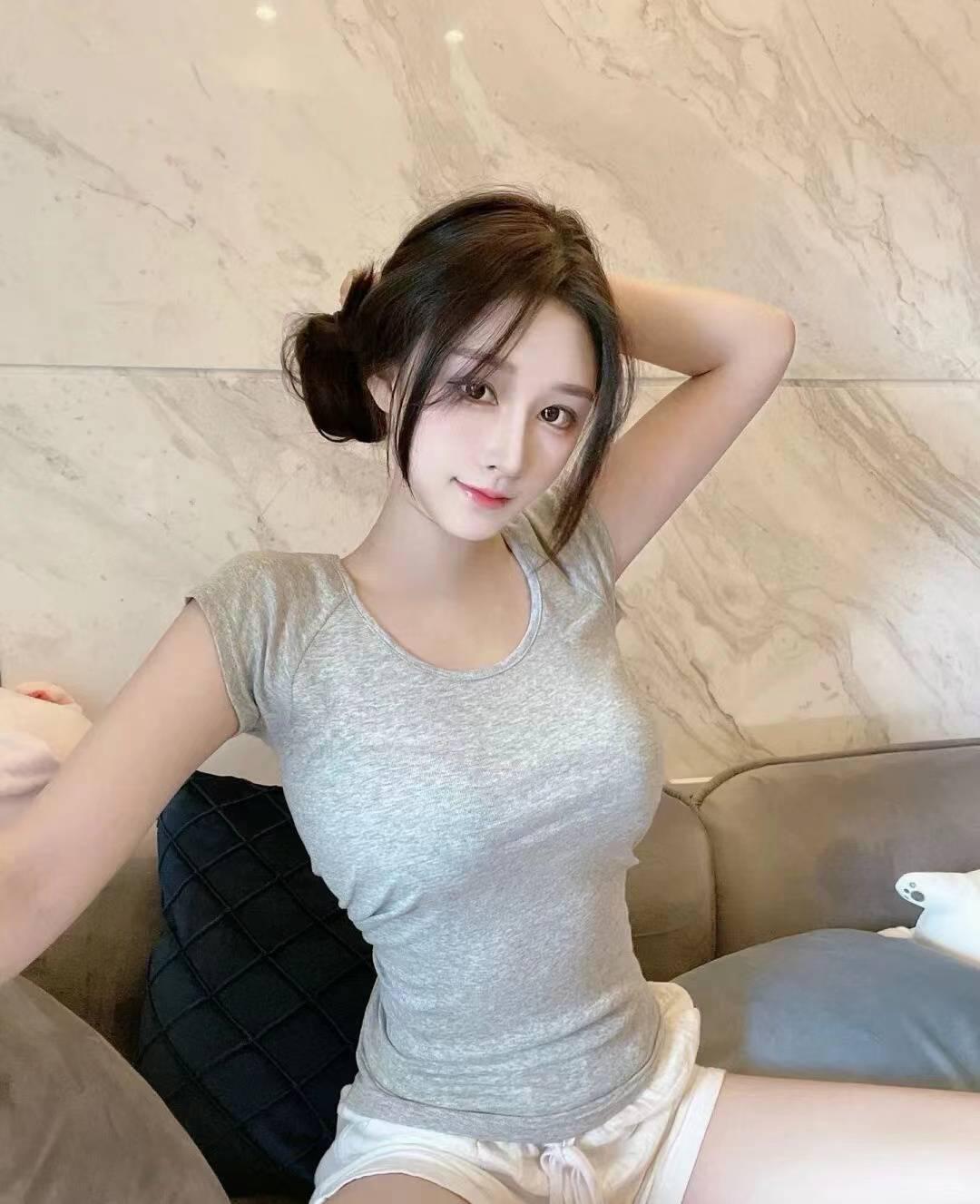 小妹妹活好，奶很大，还会叫爸爸呢，里面很多水呢