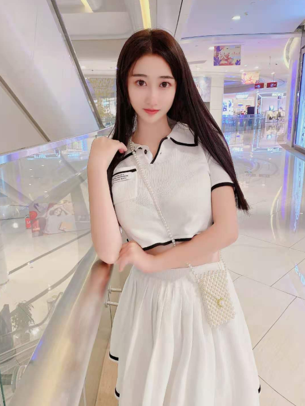 清纯可爱颜值系，胜邻家女亲切，赛女友般体贴